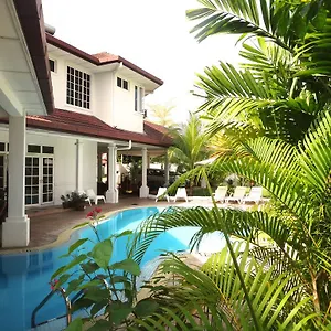Bed and breakfast Rumah Putih Near Klia